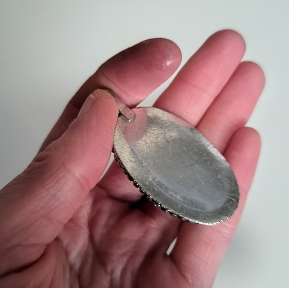 Elegant Silver and Red Pendant - Picture 4 of 4